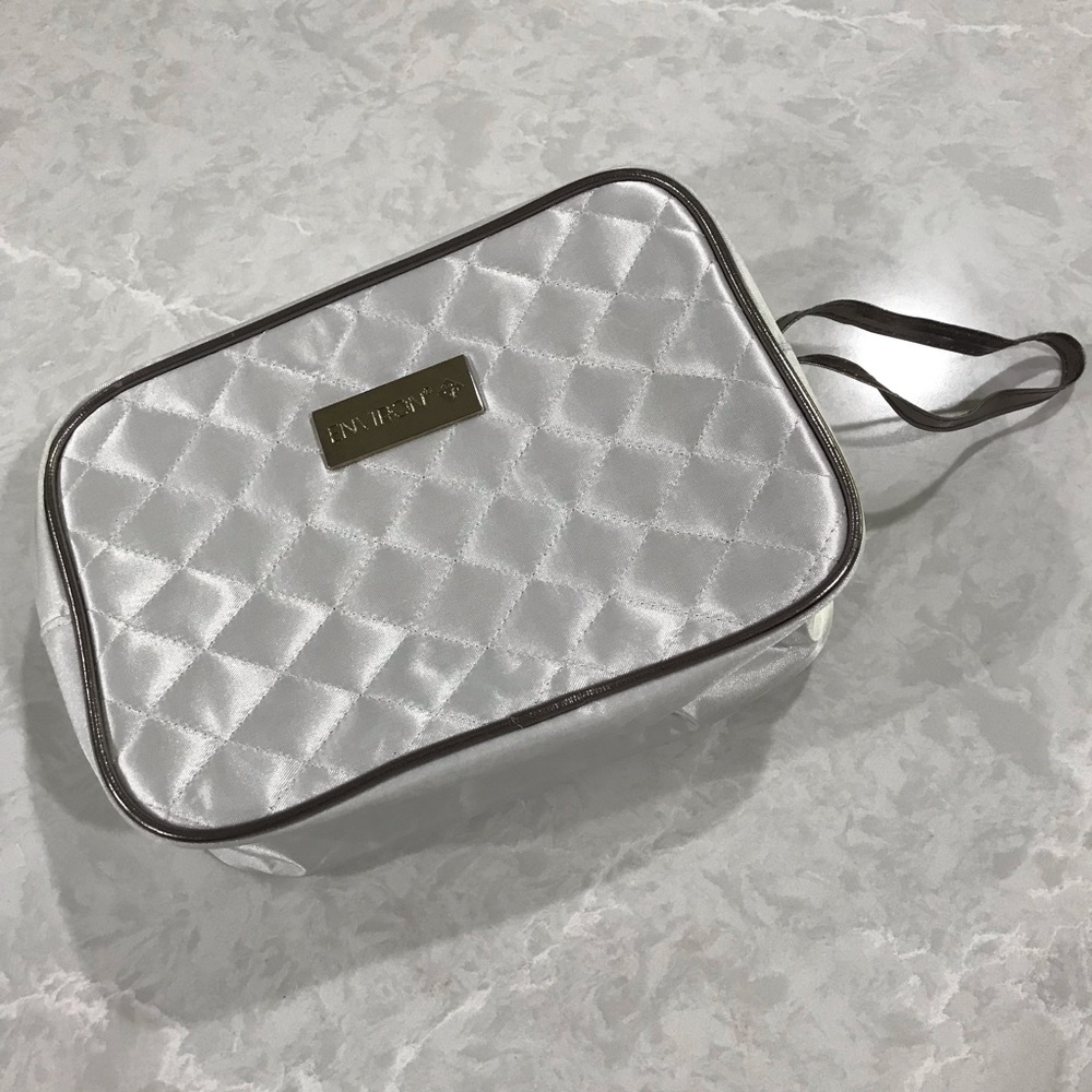 Cosmetics clutch